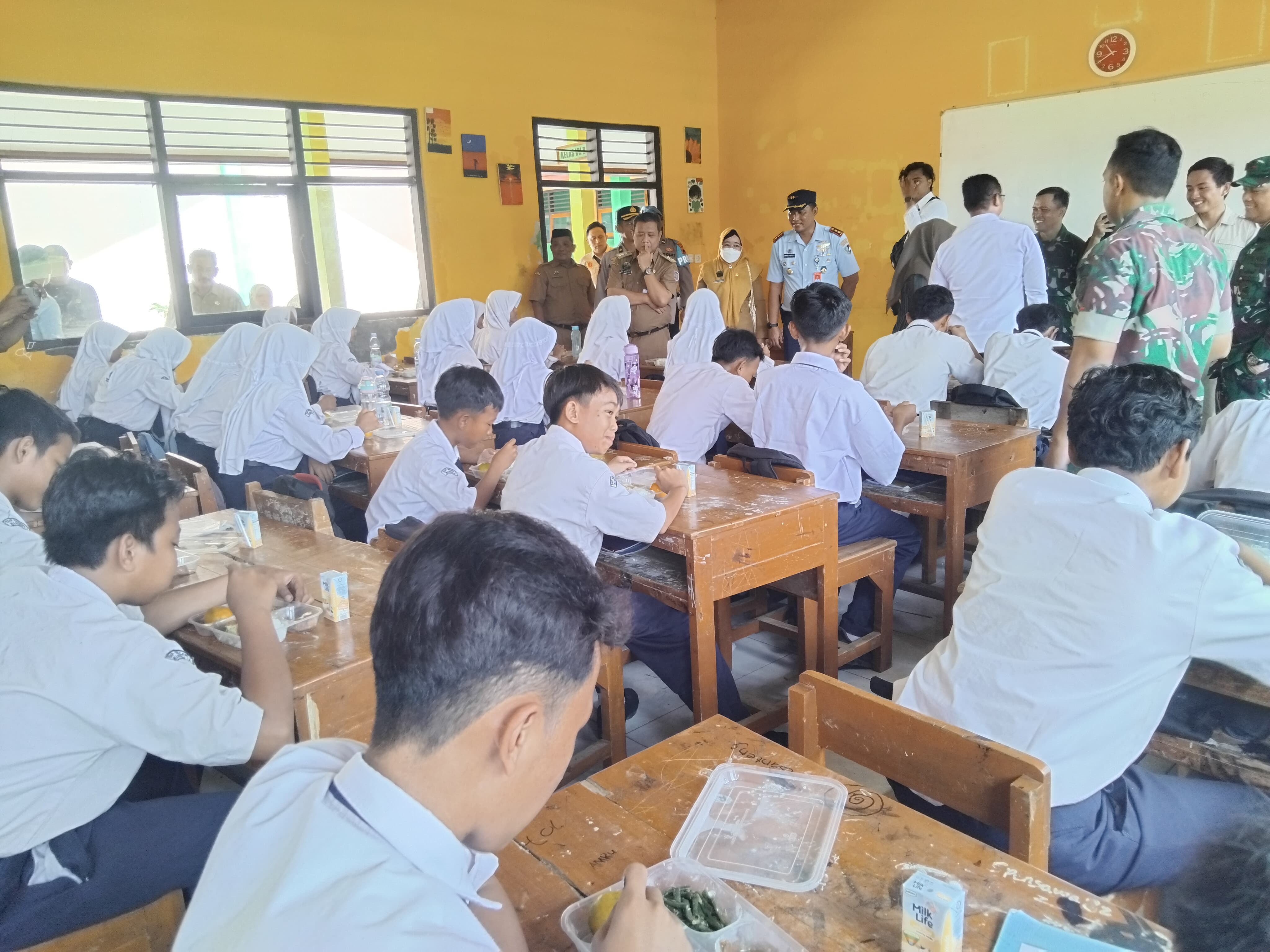 pemantauan-pemberian-makan-siang-bergizi-program-mbg-di-kecamatan-warureja