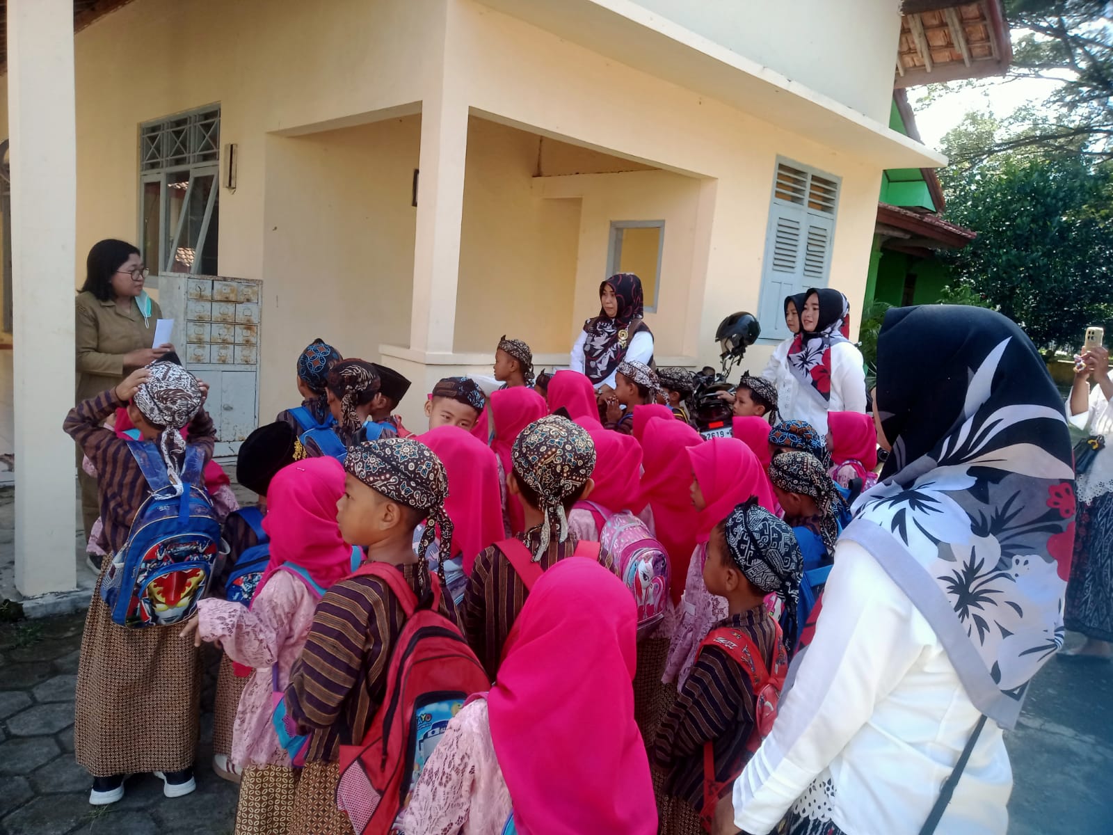 kunjugan-siswa-siswi-tk-muslimat-nu-1-kendayakan